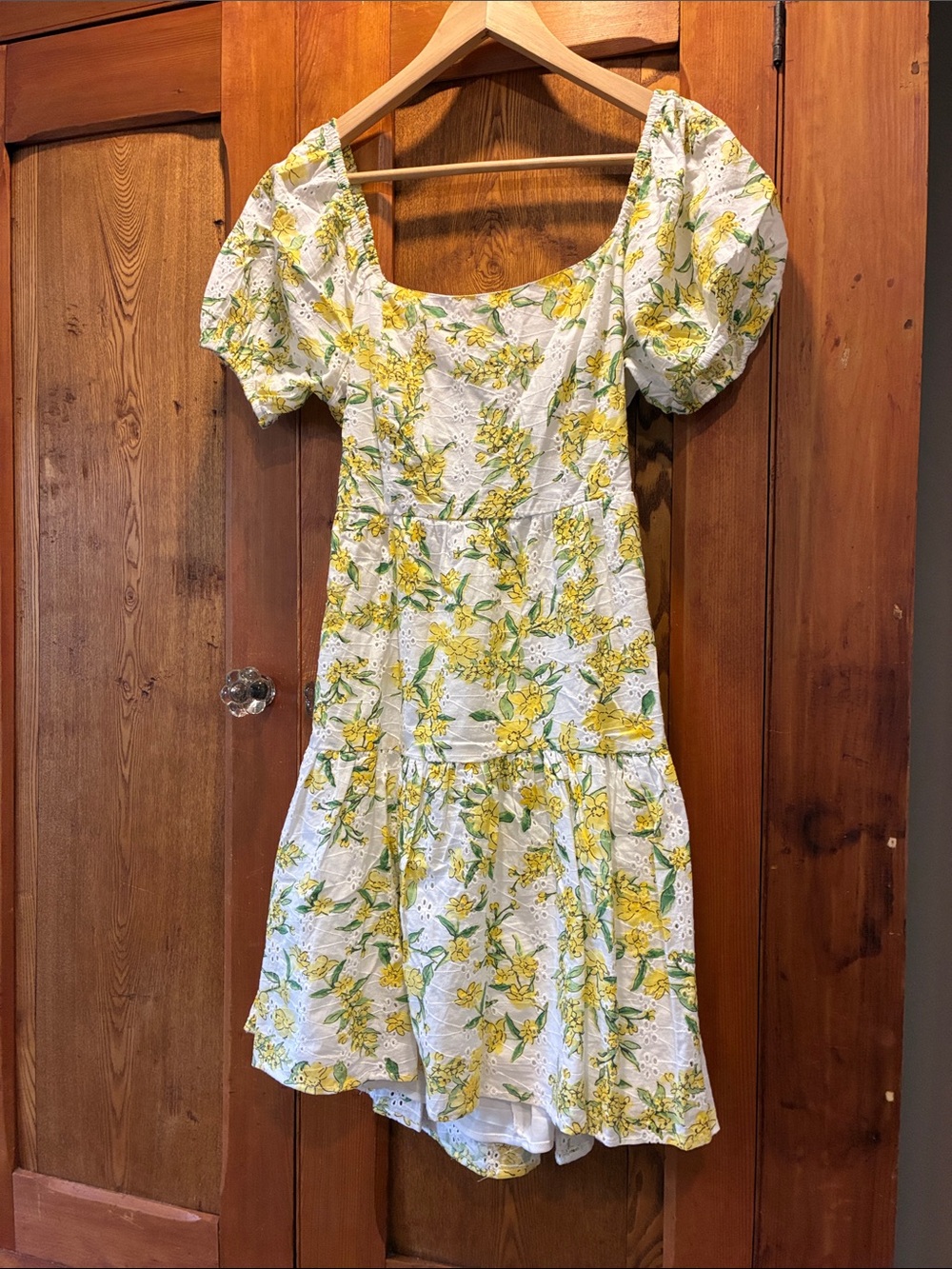 10/25$ 🧁 White Floral Puff-Sleeve Mini Dress with Yellow Print